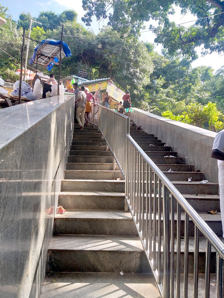 How to reach Subramanya Swamy Temple at Pazhamudircholai?
