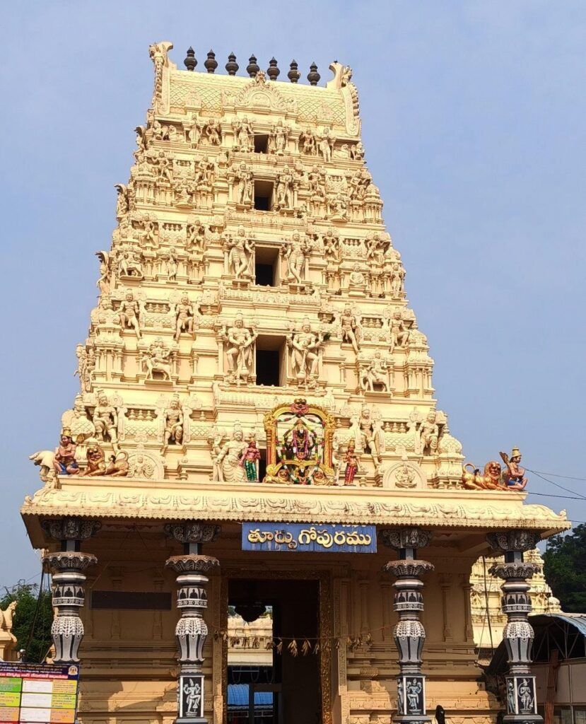 Dwaraka Tirumala Temple: Sacred 11th Century Chinna Tirupati