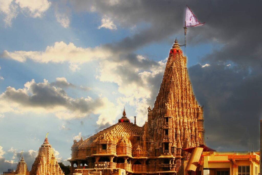 Architecture Of Dwarkadhish Temple - Famous Temples Of India