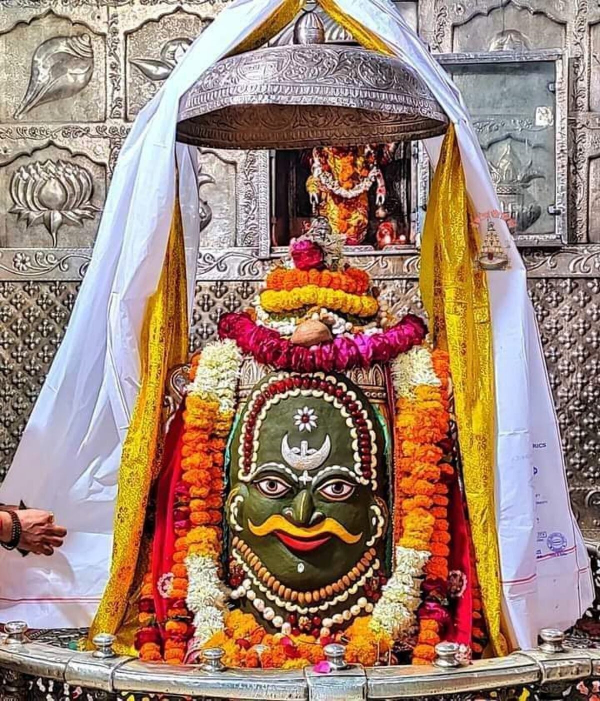 Mahakaleshwar Jyotirling Temple Darshan Tour Packages | Shivshankar Tirth  Yatra - 2023