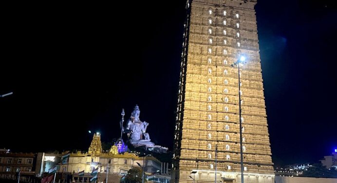 Murudeshwar, Karnataka, India - January 6, 2015: The statue of great Lord  Shiva in Murudeshwar Temple Stock Photo - Alamy