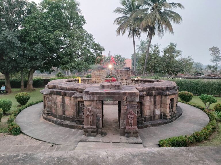 Mahabodhi Temple Bodh Gaya - Famous Temples Of India