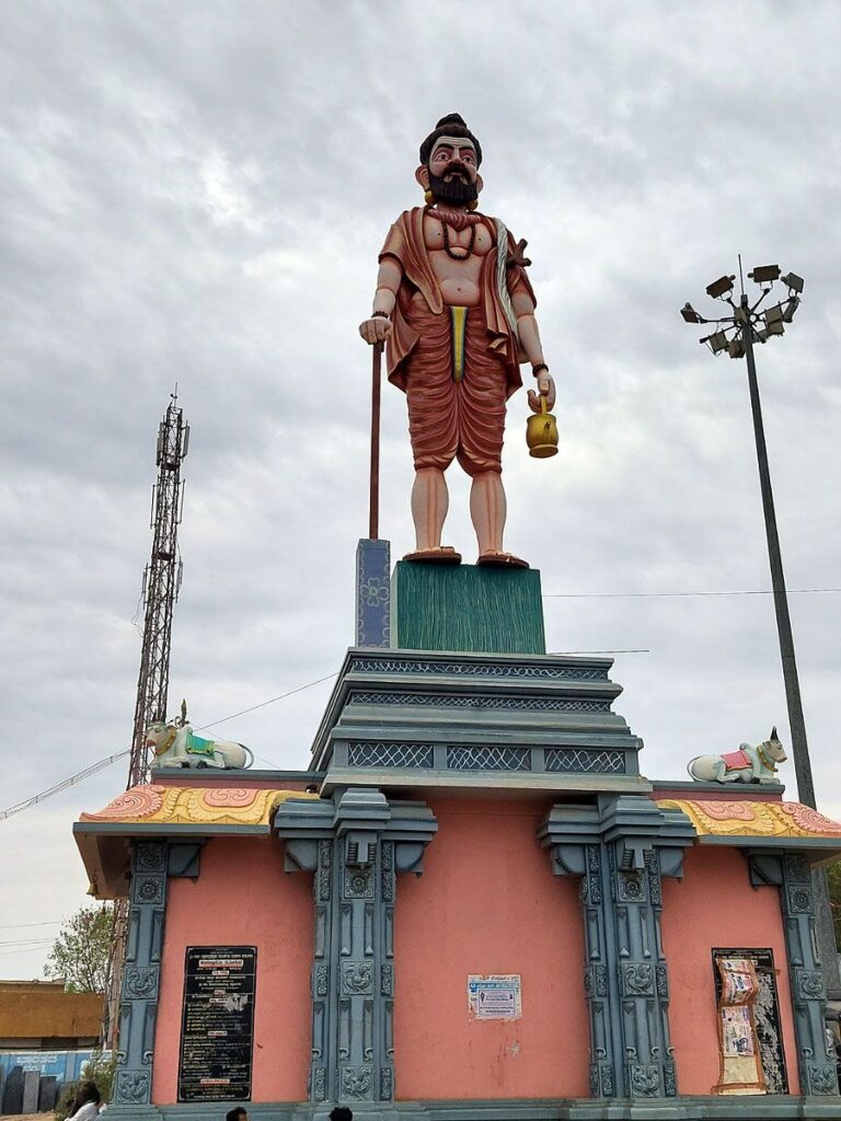 Huge idol of Sri Guru Thipperudraswamy