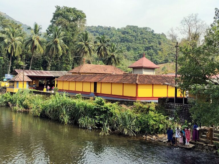 Shishileshwara Temple: 700 yrs old Sacred Fishes