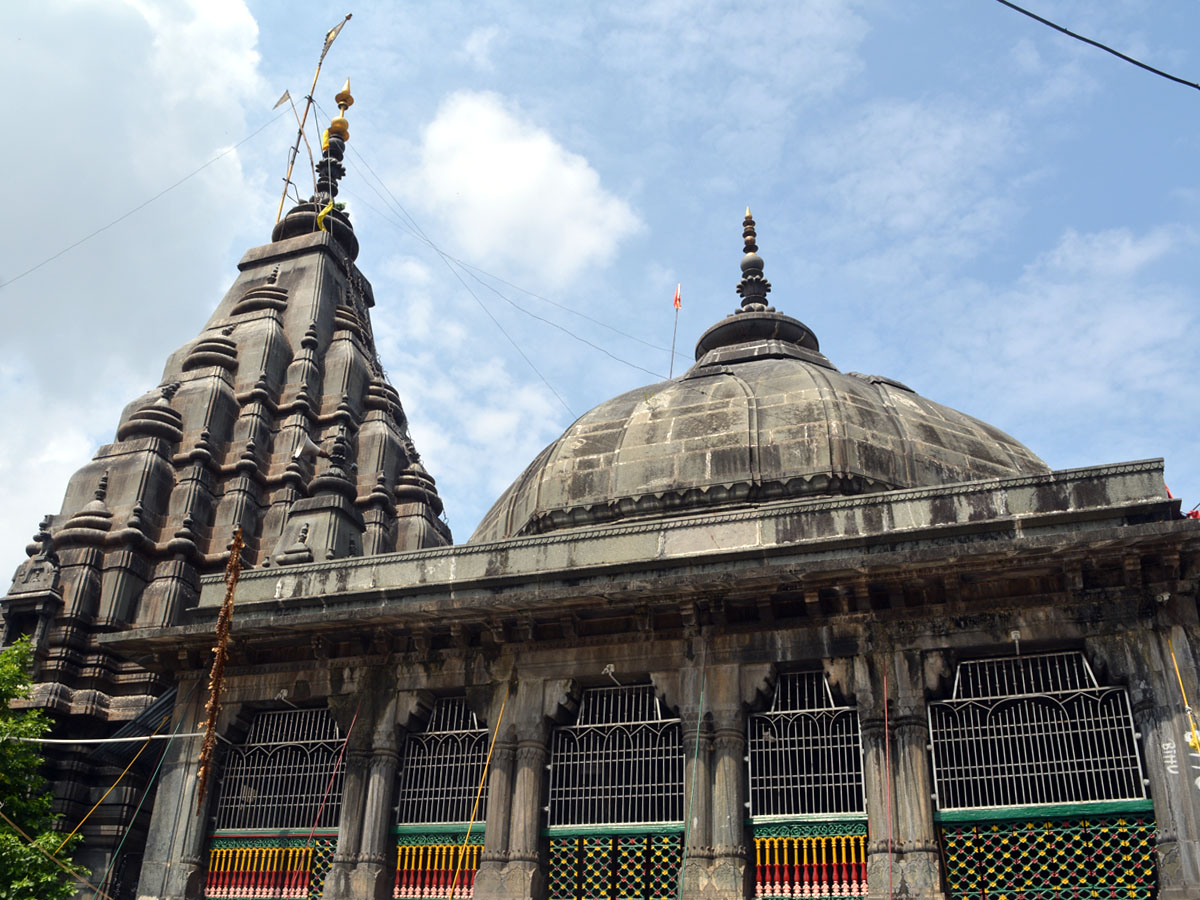 Shri Vishnupad Temple Gaya (Vishnu's Footprint): Gaya's Sacred Shrine ...