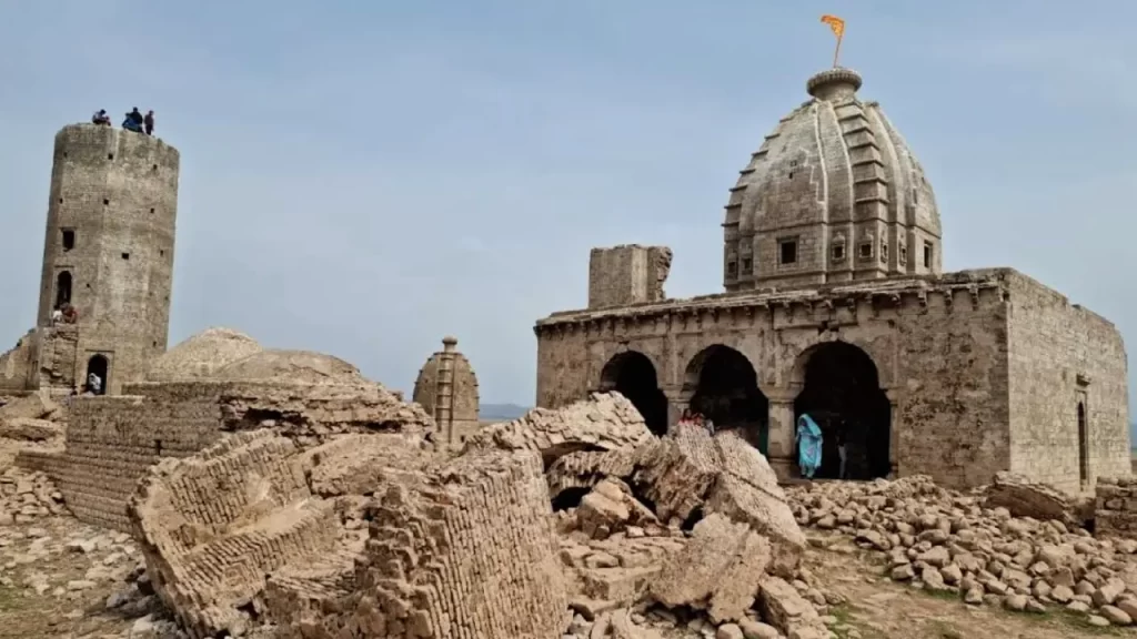bathu ki ladi temple photos