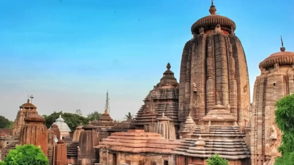 Lingaraj temple: Best Places to Visit in Odisha