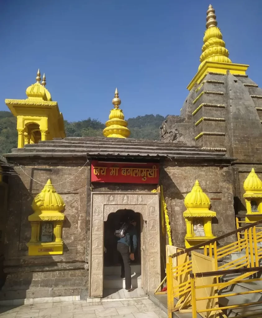 baglamukhi mandir himachal pradesh distance
