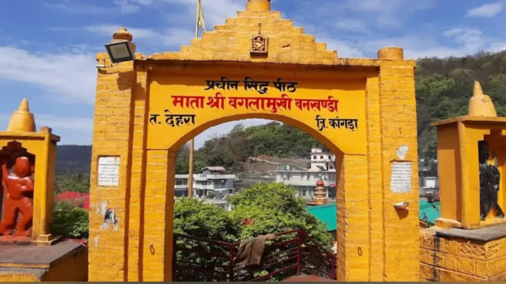 how to reach baglamukhi temple kangra