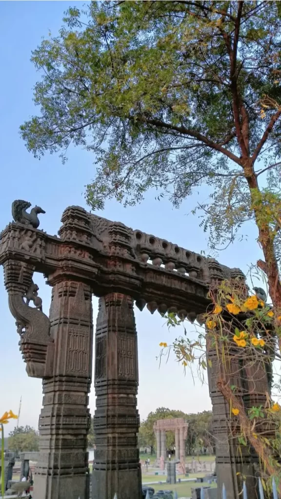 thousand pillar temple timing
