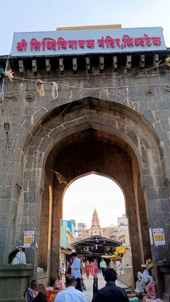 siddhatek ganpati distance
