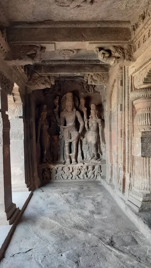 badami cave temples location