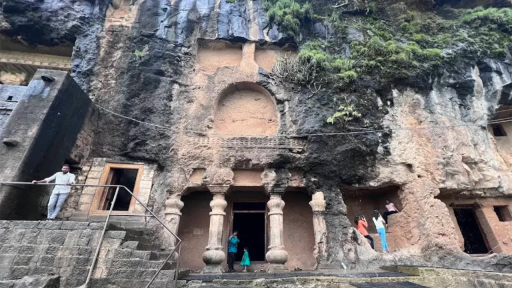 lenyadri ganpati temple steps