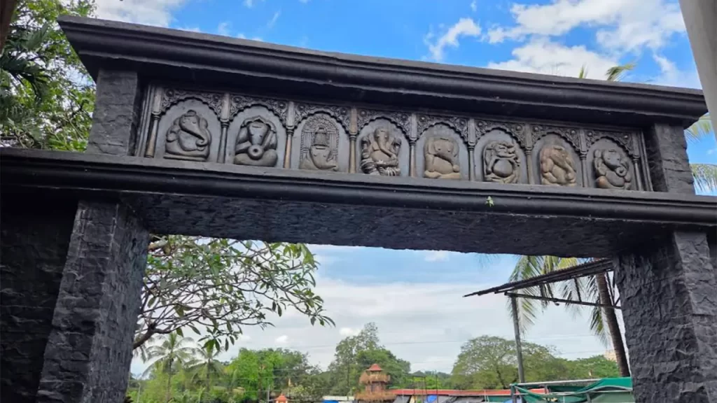 varad vinayak mahad temple timings
