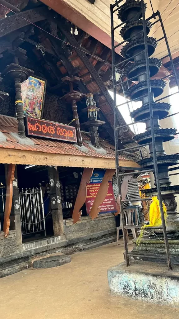 Tall lamp at Thriprayar Sree Rama Temple
