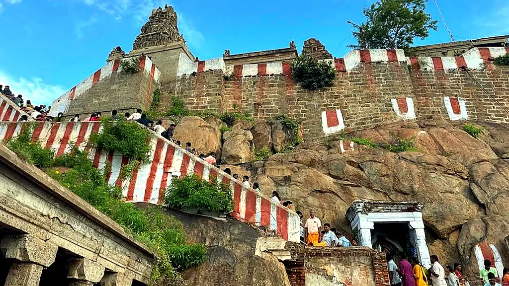 Nainamalai Varadaraja Perumal Temple hill steps pilgrims climbing Namakkal Tamil Nadu