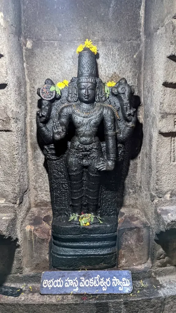 Abhaya Hasta Venkateswara Swamy idol at Parashurameshwara Swamy