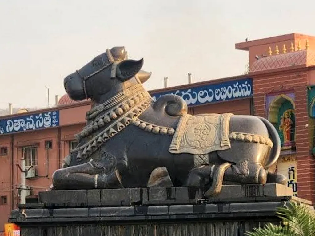 Large Monolithic idol of Nandeeshwar